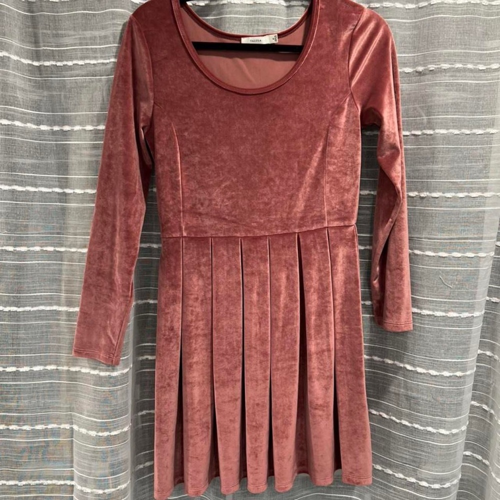 Aritzia - Talula Lambeth Velvet Dusty Rose Pink Dress